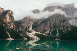 阿尔卑斯山脉：壮丽异景中的自然宝藏